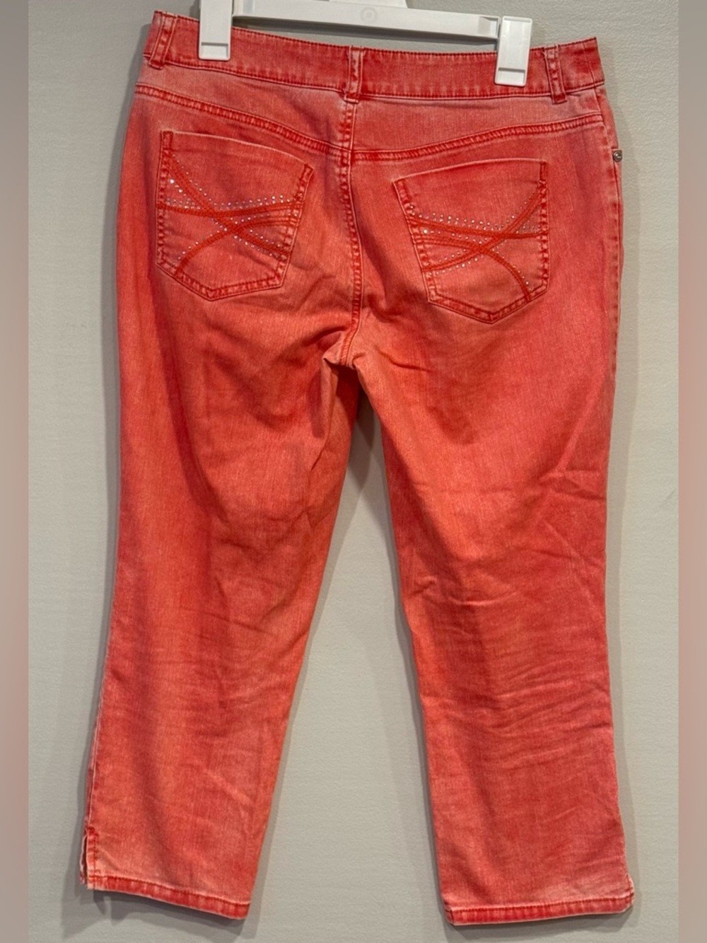 Chico's Platinum Denim Coral Pink Orange Stretch Capri Embellished Jeans Sz .5/6 - Picture 5 of 6